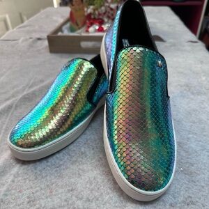 Colorful Scale Pattern Slip-On Sneakers